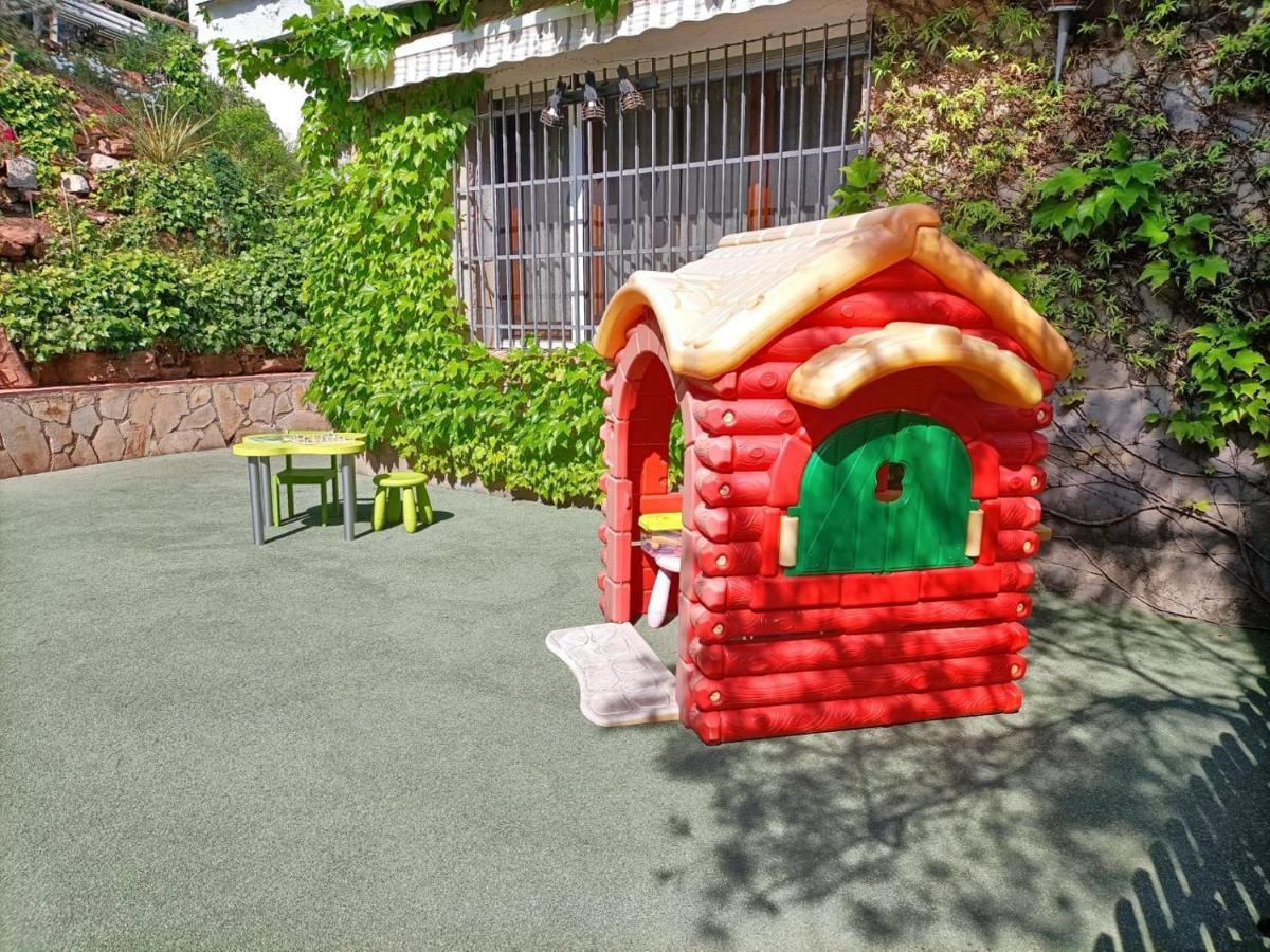 Casa familiar con piscina Pallejà Exterior foto