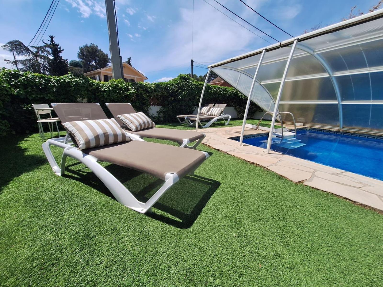 Casa familiar con piscina Pallejà Exterior foto